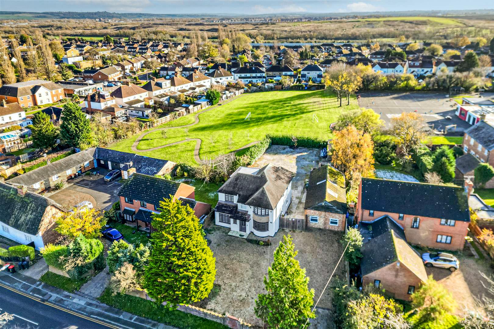 4 bed property in Buckingham Road, Milton Keynes